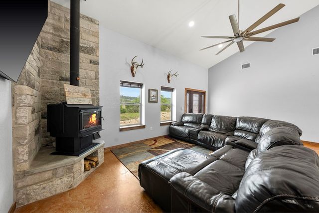 161 Balsly Rd, Center Point, TX 78010