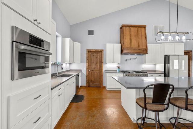 161 Balsly Rd, Center Point, TX 78010