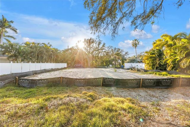 211 TOLEDO WAY NE, St Petersburg, FL 33704