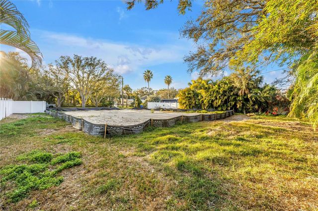 211 TOLEDO WAY NE, St Petersburg, FL 33704