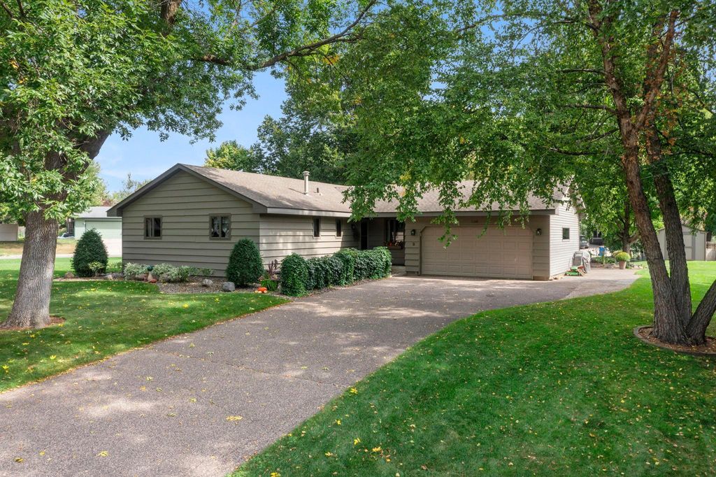 11108 Independence Avenue N, Champlin, MN 55316