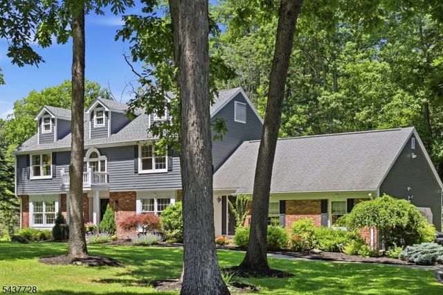 70 High Oaks Dr, Watchung Boro, NJ 07069