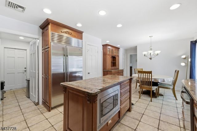 70 High Oaks Dr, Watchung Boro, NJ 07069