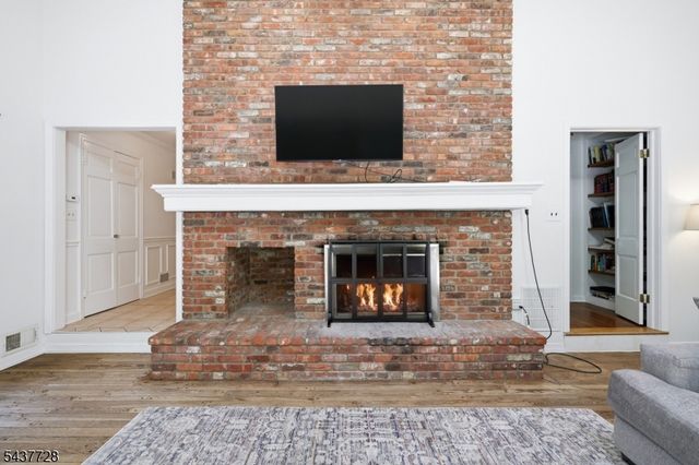 70 High Oaks Dr, Watchung Boro, NJ 07069