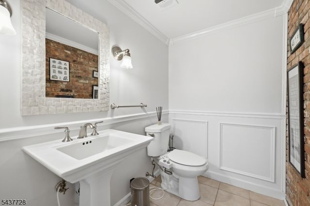 70 High Oaks Dr, Watchung Boro, NJ 07069