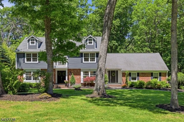 70 High Oaks Dr, Watchung Boro, NJ 07069