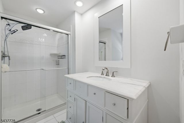 70 High Oaks Dr, Watchung Boro, NJ 07069