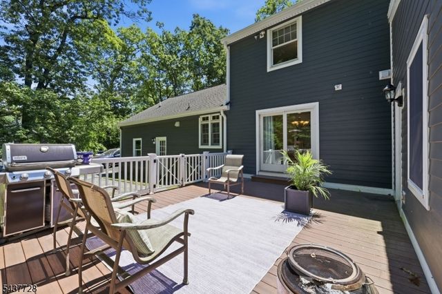 70 High Oaks Dr, Watchung Boro, NJ 07069