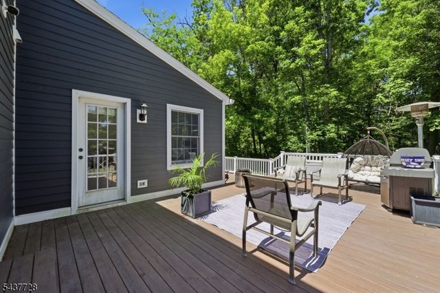 70 High Oaks Dr, Watchung Boro, NJ 07069