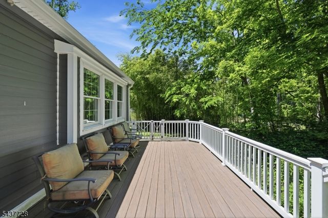 70 High Oaks Dr, Watchung Boro, NJ 07069