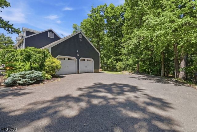 70 High Oaks Dr, Watchung Boro, NJ 07069