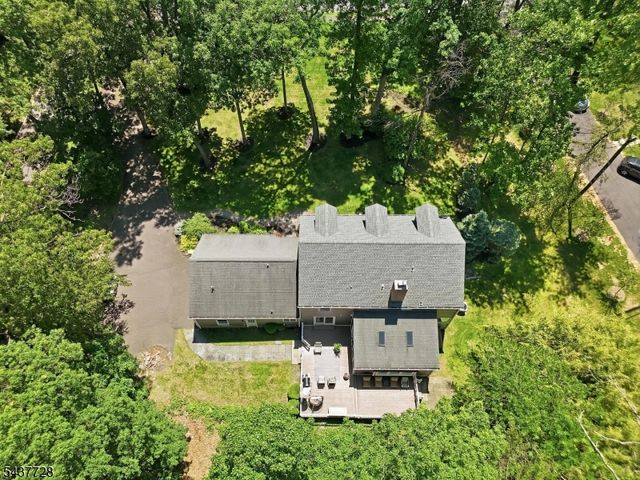 70 High Oaks Dr, Watchung Boro, NJ 07069