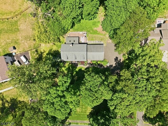 70 High Oaks Dr, Watchung Boro, NJ 07069