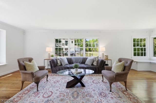 70 High Oaks Dr, Watchung Boro, NJ 07069