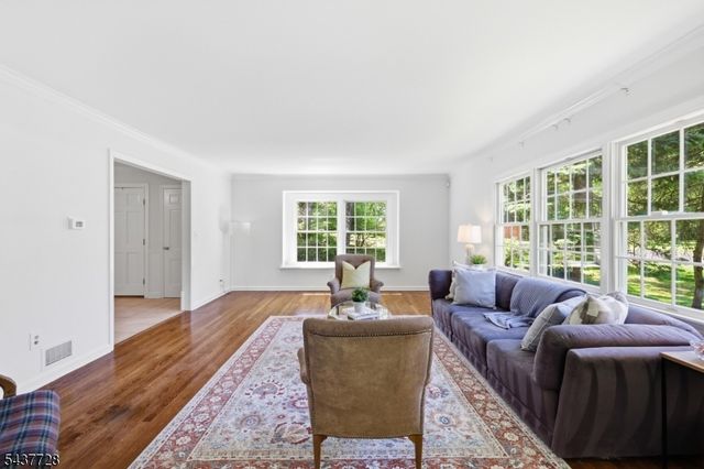 70 High Oaks Dr, Watchung Boro, NJ 07069
