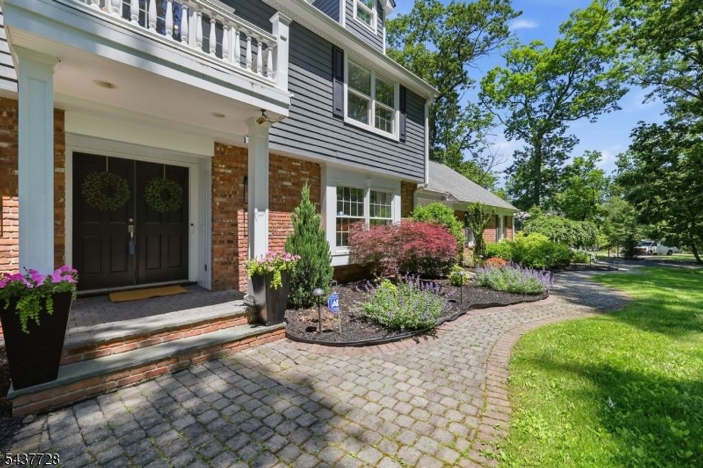 70 High Oaks Dr, Watchung Boro, NJ 07069