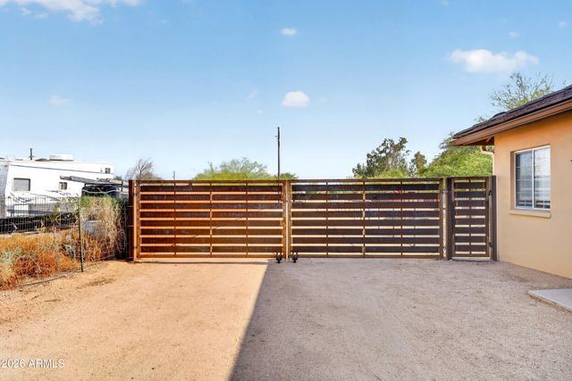 141 E Cloud Road, Phoenix, AZ 85086