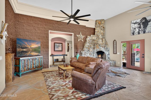 141 E Cloud Road, Phoenix, AZ 85086