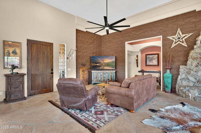 141 E Cloud Road, Phoenix, AZ 85086