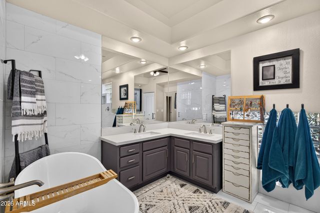 141 E Cloud Road, Phoenix, AZ 85086
