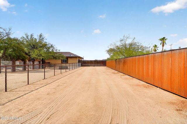 141 E Cloud Road, Phoenix, AZ 85086