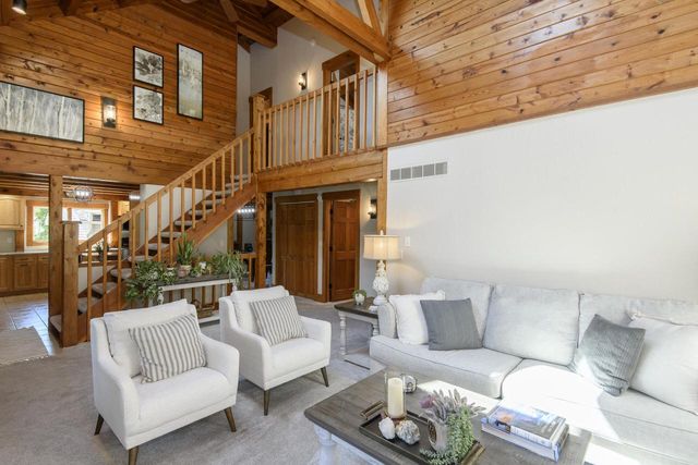 W349S2296 Waterville ROAD, Oconomowoc, WI 53066