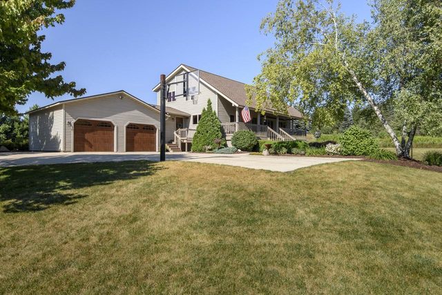 W349S2296 Waterville ROAD, Oconomowoc, WI 53066