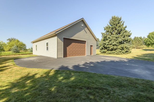 W349S2296 Waterville ROAD, Oconomowoc, WI 53066