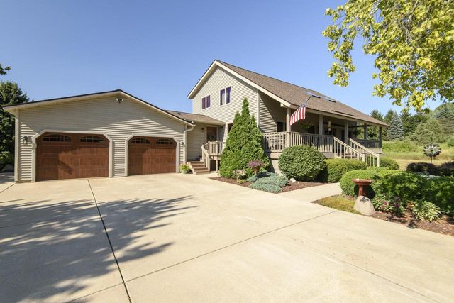 W349S2296 Waterville ROAD, Oconomowoc, WI 53066