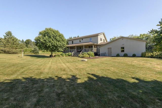 W349S2296 Waterville ROAD, Oconomowoc, WI 53066