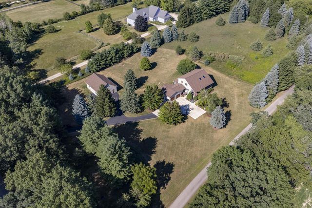 W349S2296 Waterville ROAD, Oconomowoc, WI 53066