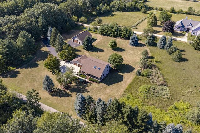 W349S2296 Waterville ROAD, Oconomowoc, WI 53066