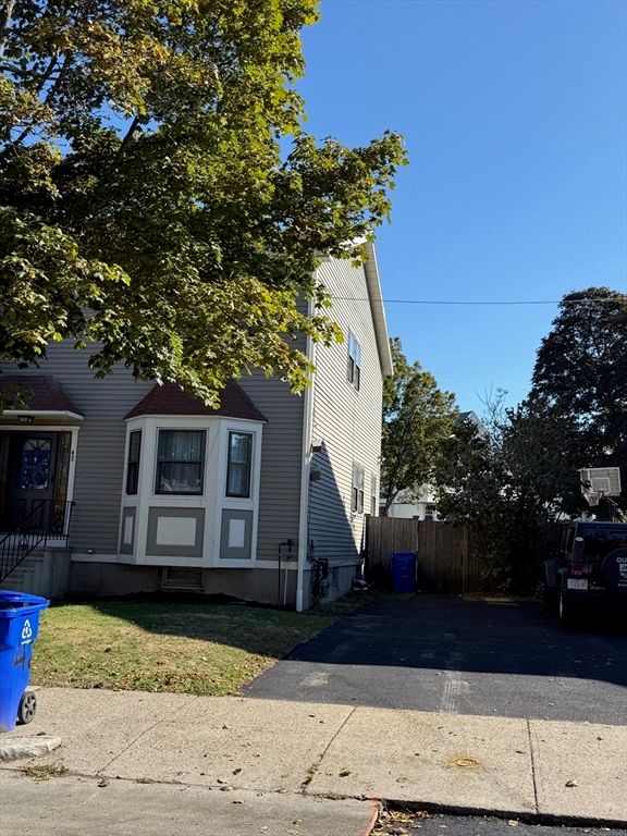 42 Bayswater St 42, Boston, MA 02128