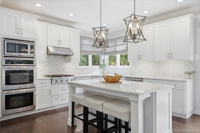 52250 Chickadee Lane, Shelby Twp, MI 48315