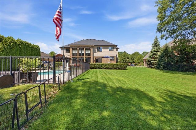 52250 Chickadee Lane, Shelby Twp, MI 48315