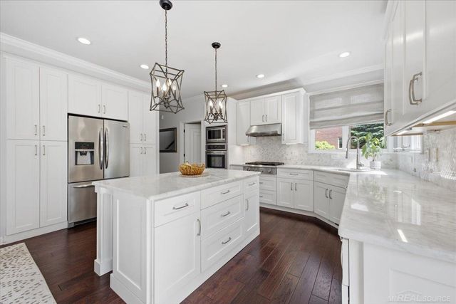52250 Chickadee Lane, Shelby Twp, MI 48315