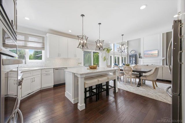 52250 Chickadee Lane, Shelby Twp, MI 48315
