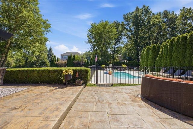 52250 Chickadee Lane, Shelby Twp, MI 48315