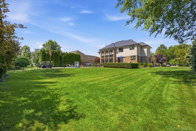 52250 Chickadee Lane, Shelby Twp, MI 48315