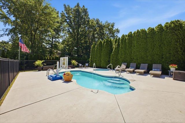 52250 Chickadee Lane, Shelby Twp, MI 48315