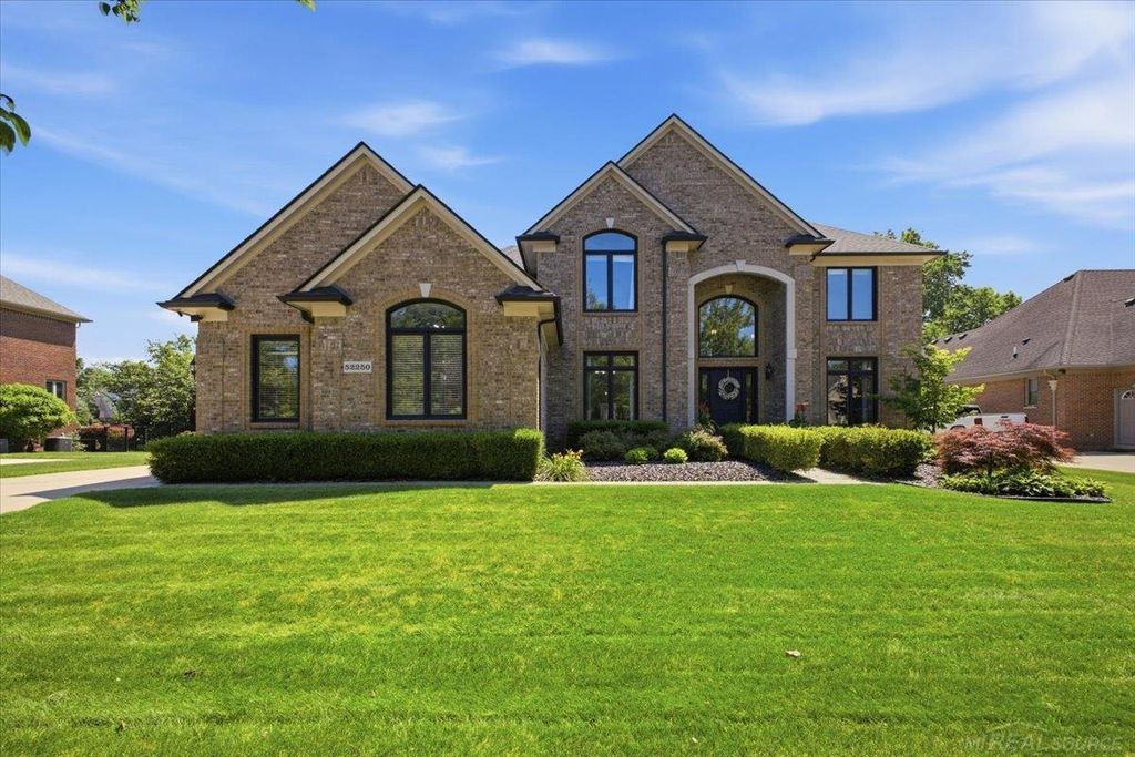 52250 Chickadee Lane, Shelby Twp, MI 48315