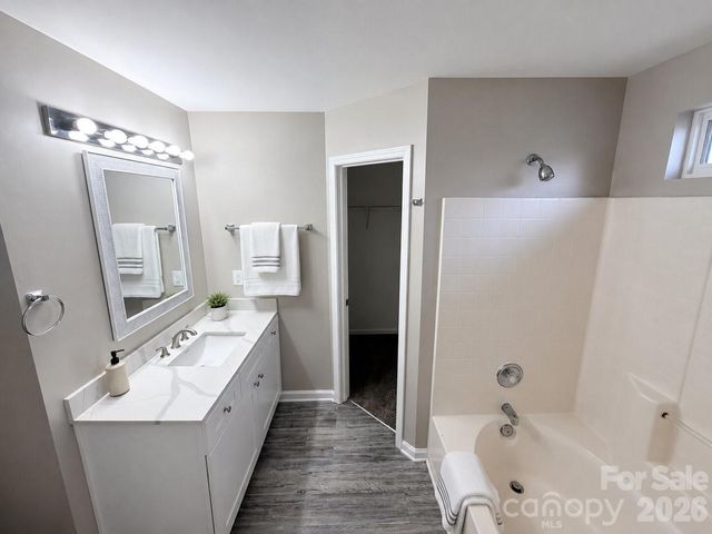 124 Winding Canyon Drive, Charlotte, NC 28214