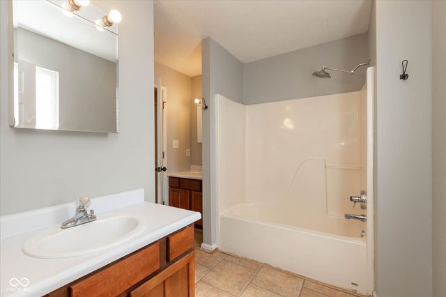 1200 Matthews Court, Franklin, IN 46131