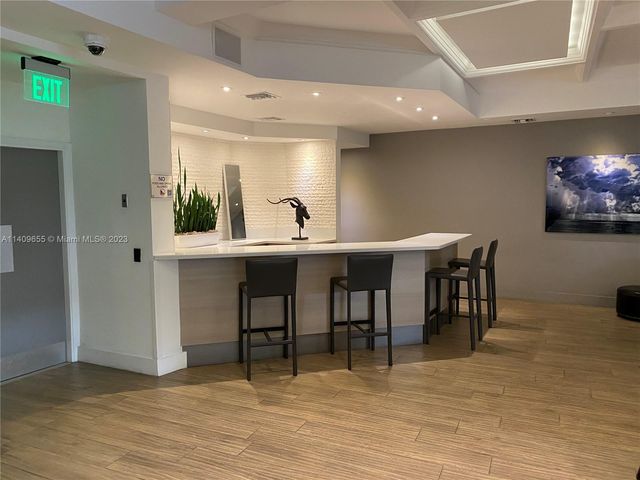 100 Lincoln Rd 939, Miami Beach, FL 33139