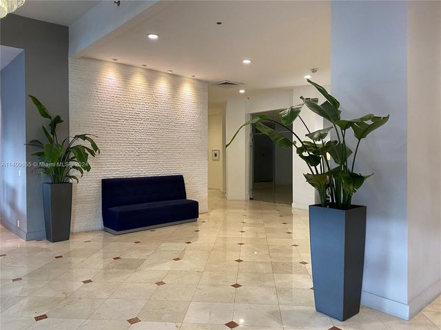 100 Lincoln Rd 939, Miami Beach, FL 33139