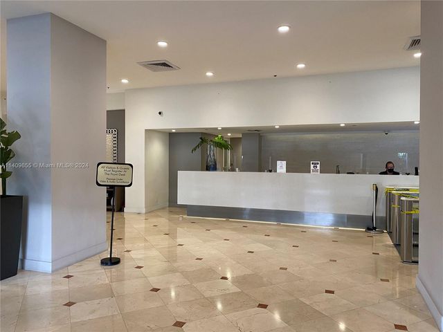 100 Lincoln Rd 939, Miami Beach, FL 33139