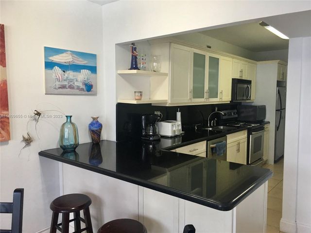 100 Lincoln Rd 939, Miami Beach, FL 33139