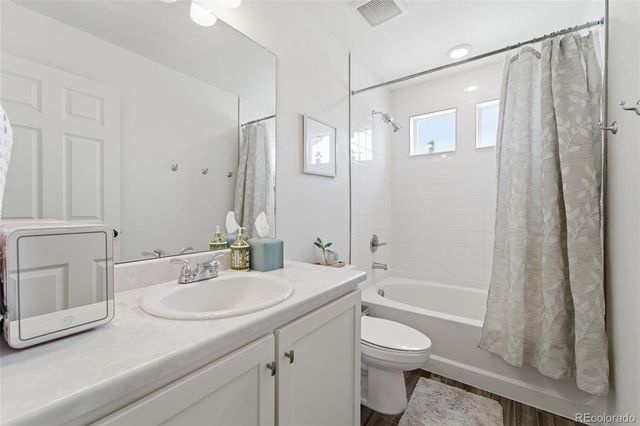 21962 E 44th Drive, Aurora, CO 80019