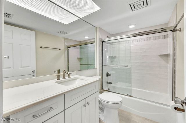 21 Bluebill AVE 1001, Naples, FL 34108