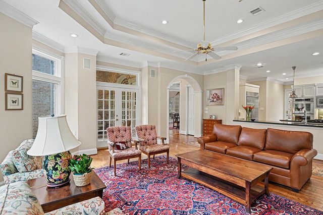 10 Sandalwood Drive, Houston, TX 77024
